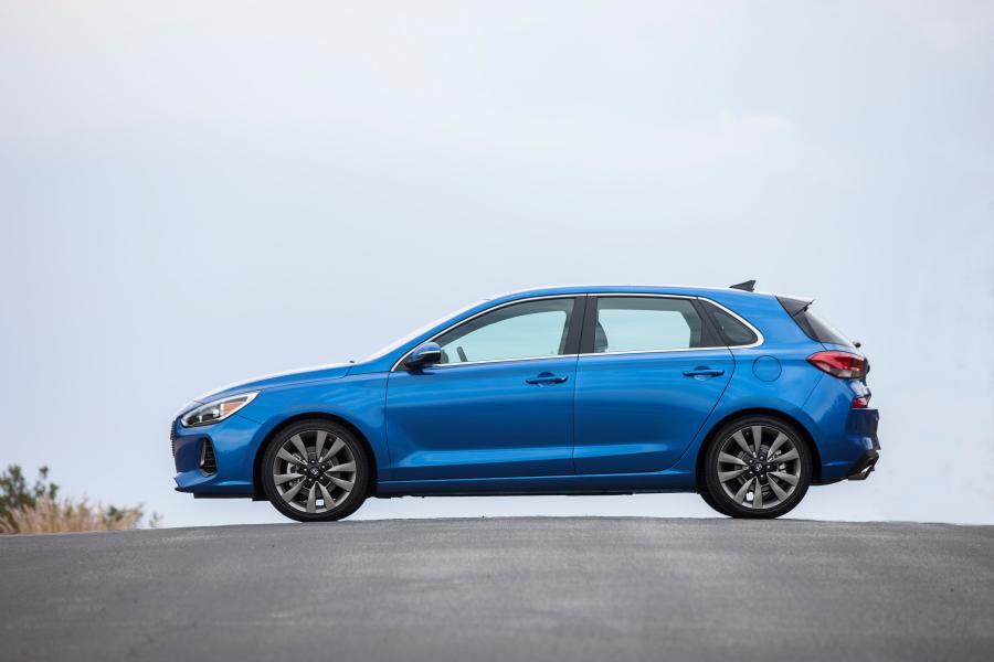  Hyundai Elantra GT Sport 2017 года  (фото 24 из 40)